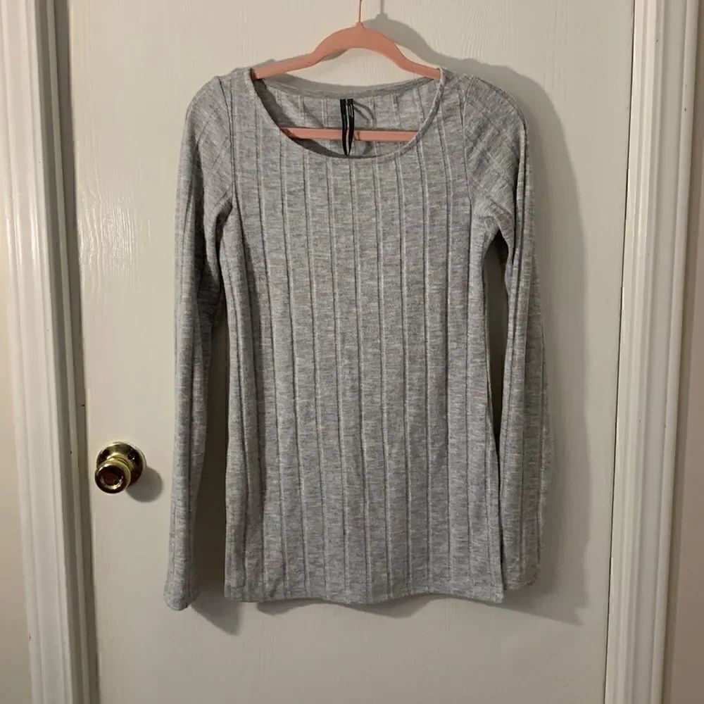 Anthropologie EUC gray ribbed long sleeve shirt Size XS